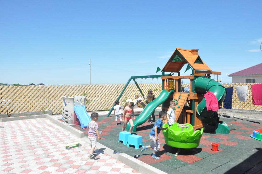 Игровая площадка в санатории Робинзон на побережье Алаколь